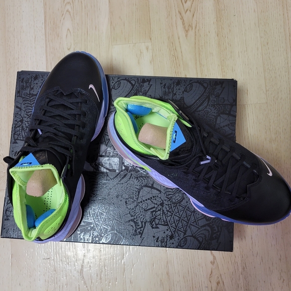 Nike Lebron 19 low size 11 black, purple pulse, pink foam, ghost green - Picture 4 of 16